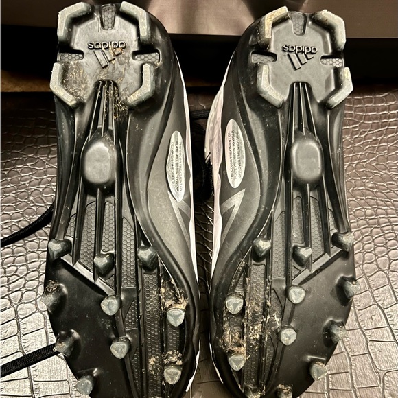 Barely worn (Like new) football cleats glow in the dark - Picture 5 of 5